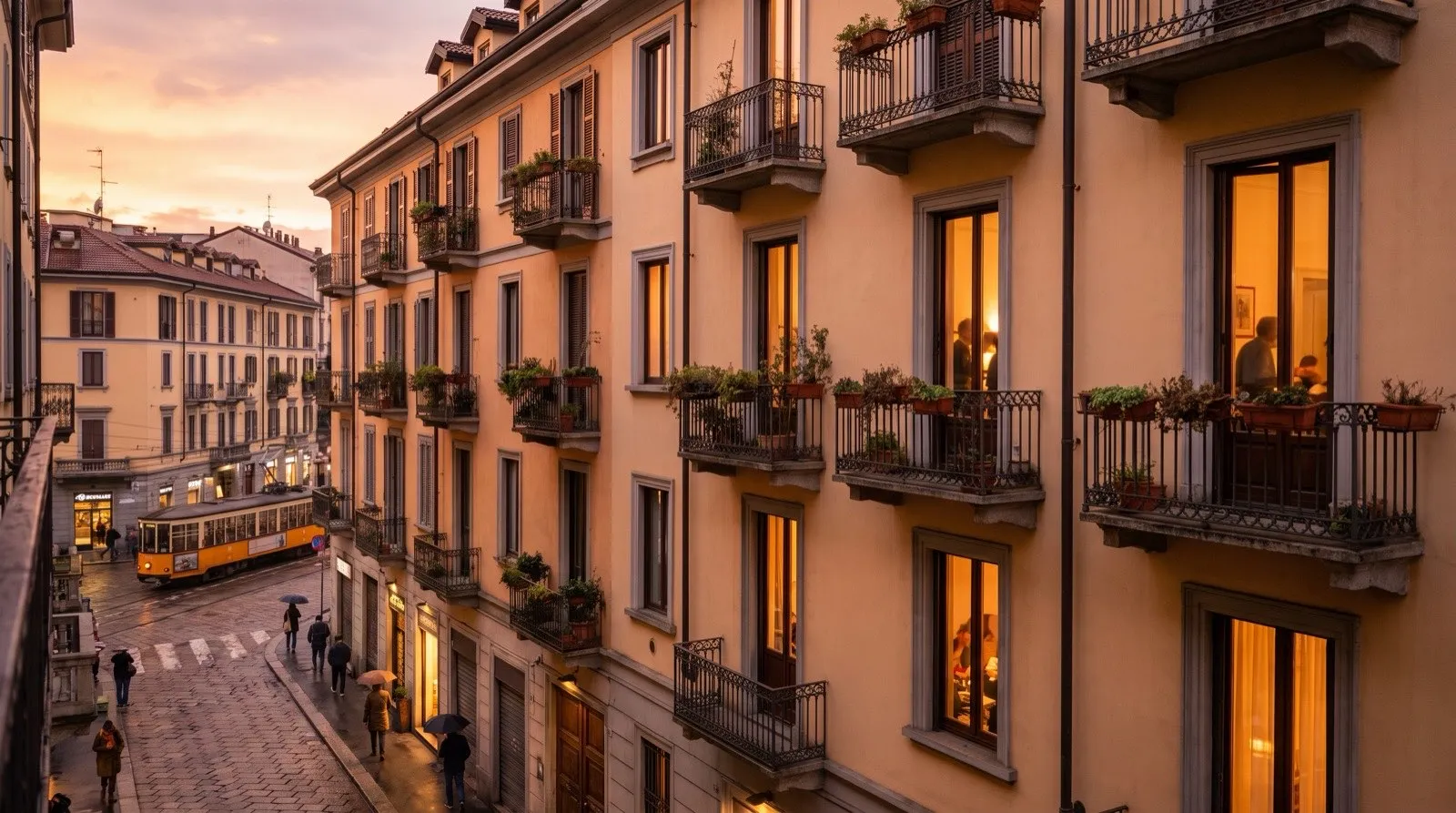 Palazzi residenziali di Milano all'ora dorata